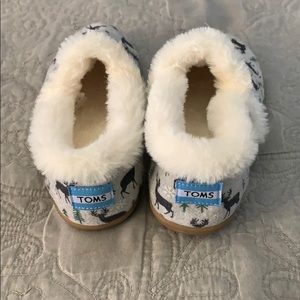 Toms slippers
